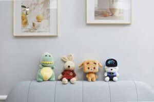 Peluches déco intérieure : peluches disposées sur un sofa