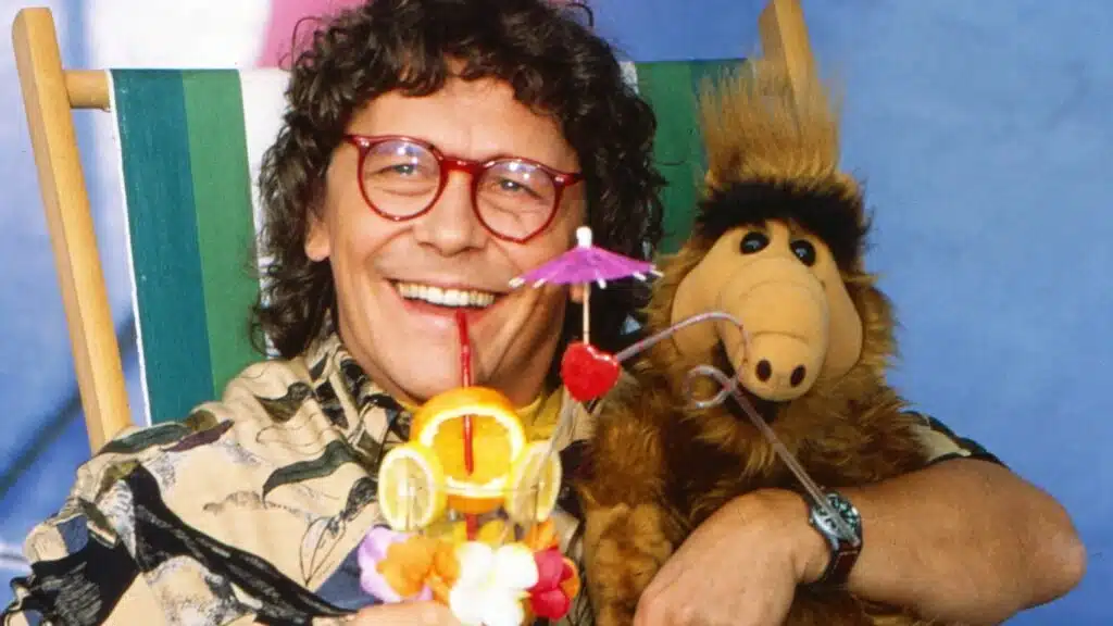 Tommi Piper et peluche Alf