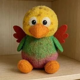 Pataflaf, la peluche volante, une peluche d'oiseau un peu sale